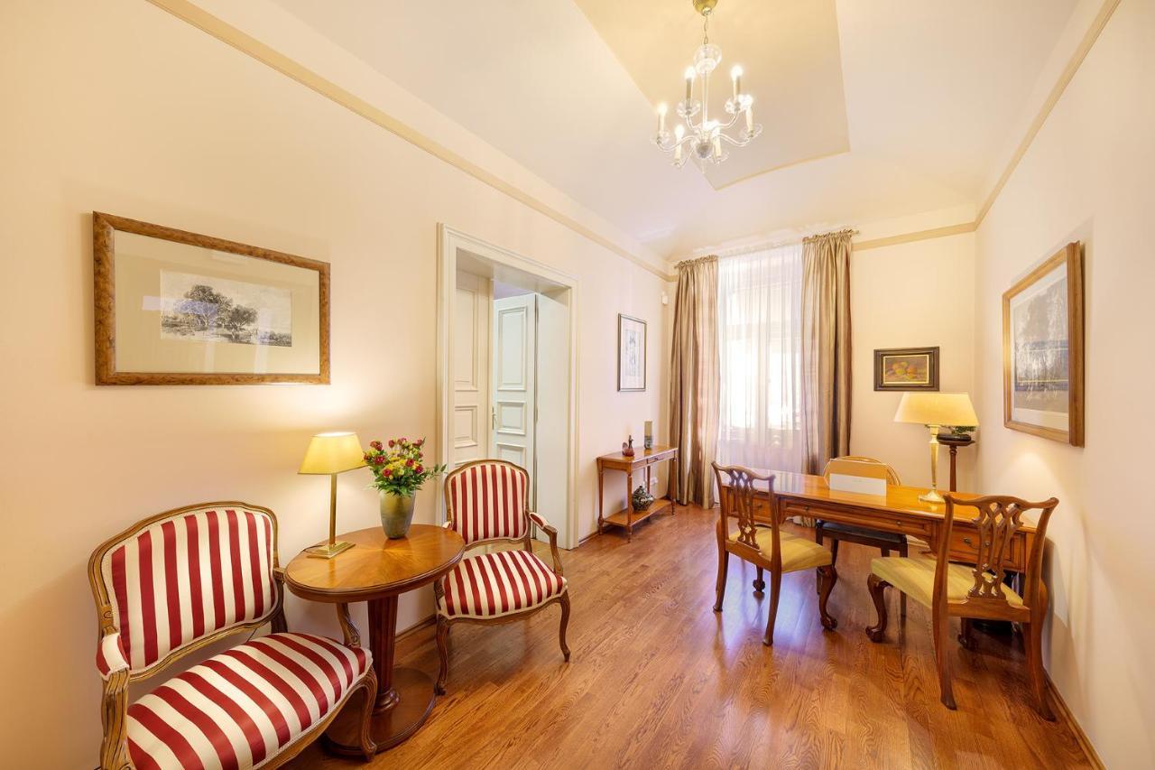 Hunger Hotel apartamentowy 4*